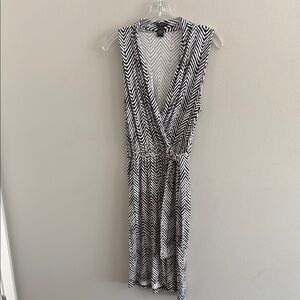 Ann Taylor Black and White Chevron Knee Length Dress